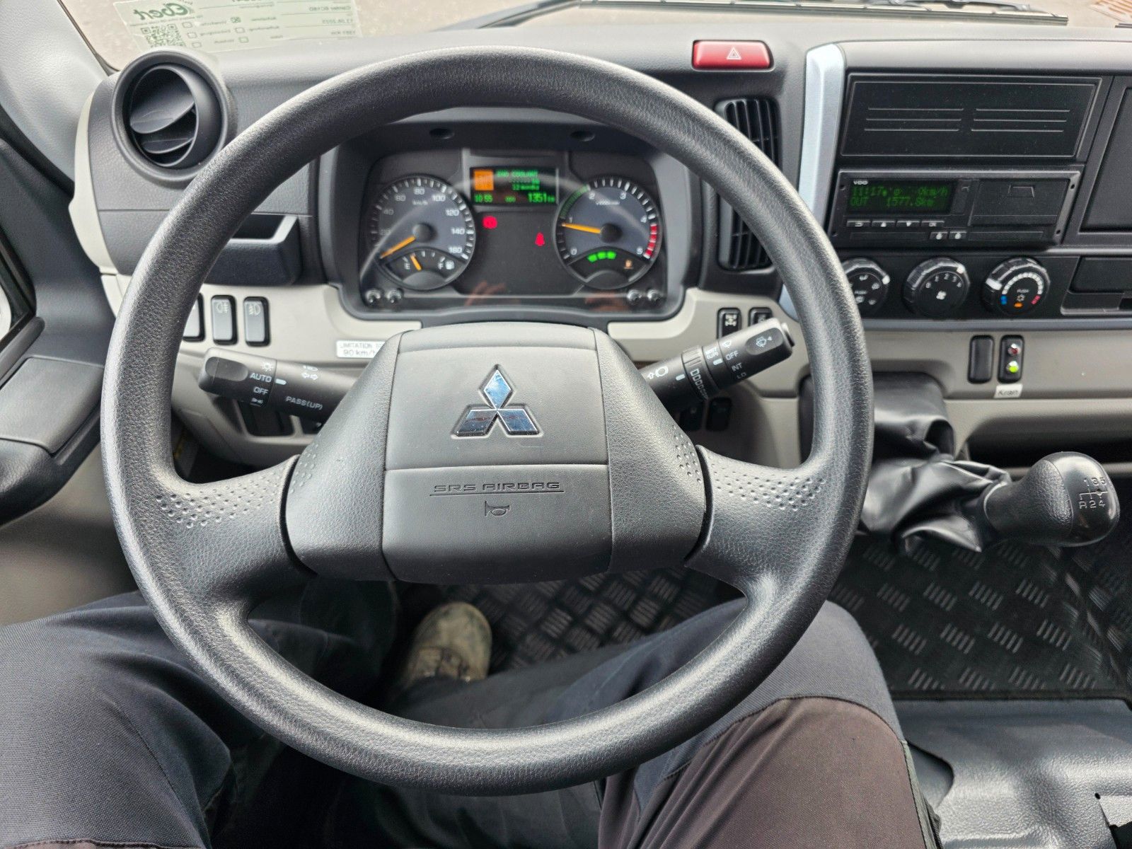 Fahrzeugabbildung Mitsubishi Fuso Canter 6C18D DoKa 4x4 Kran Atlas 65.2 - A2