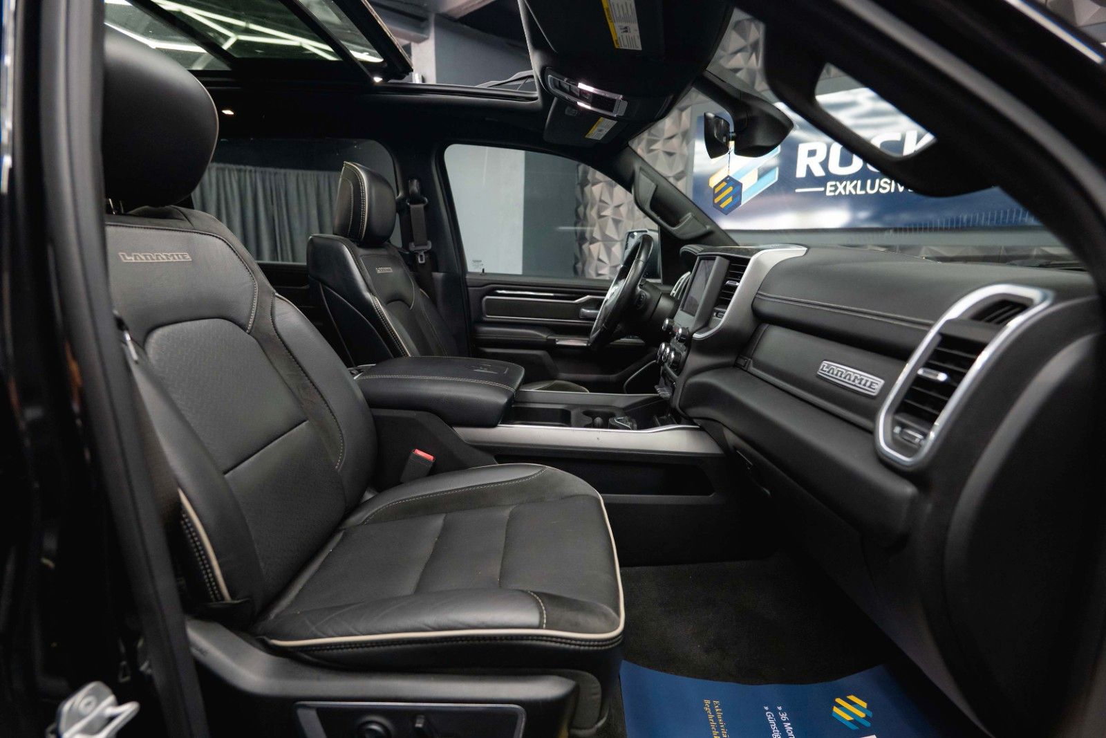 Fahrzeugabbildung Dodge RAM 5.7 V8 HEMI 4x4 Night LARAMIE Pano LED 19%