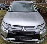 Mitsubishi Plug-in Hybrid Outlander - silberne Mitsubishi Plug-in Hybrid Outlander