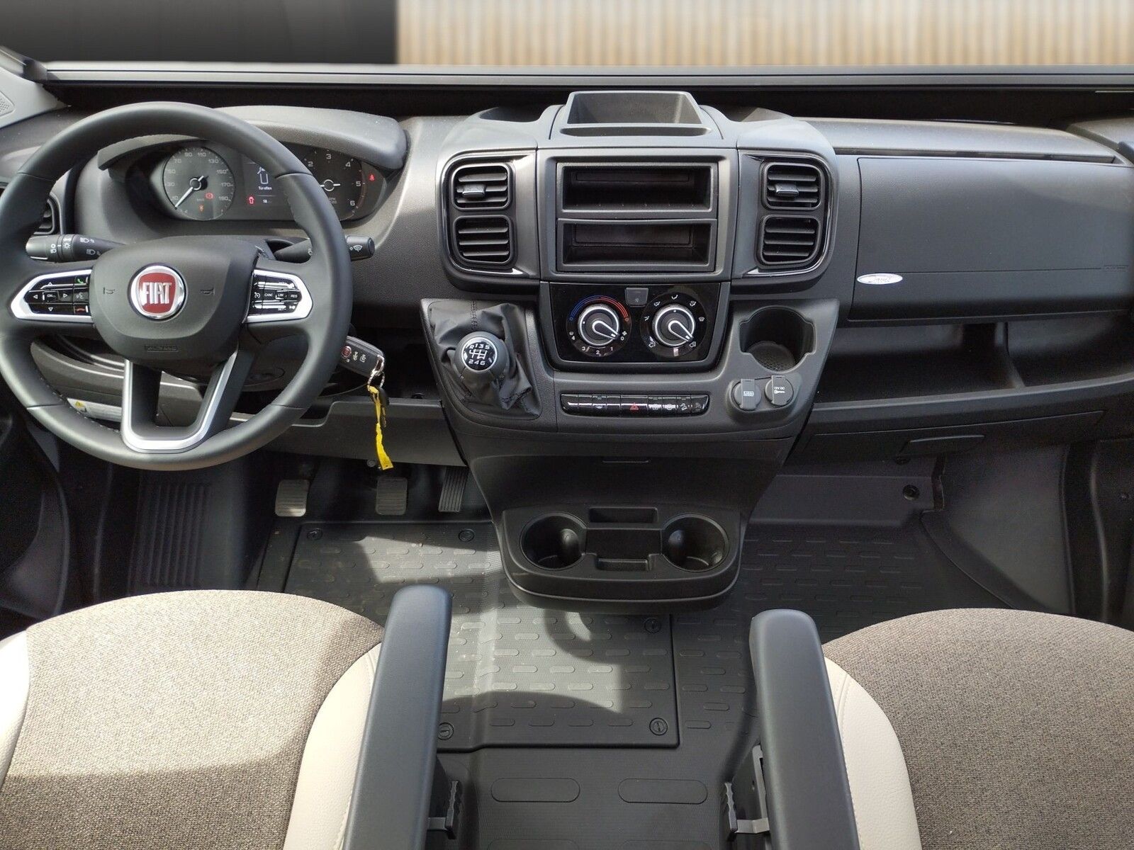 Fahrzeugabbildung Karmann Davis Lifestyle DA 591 LS Markise und Skyroof