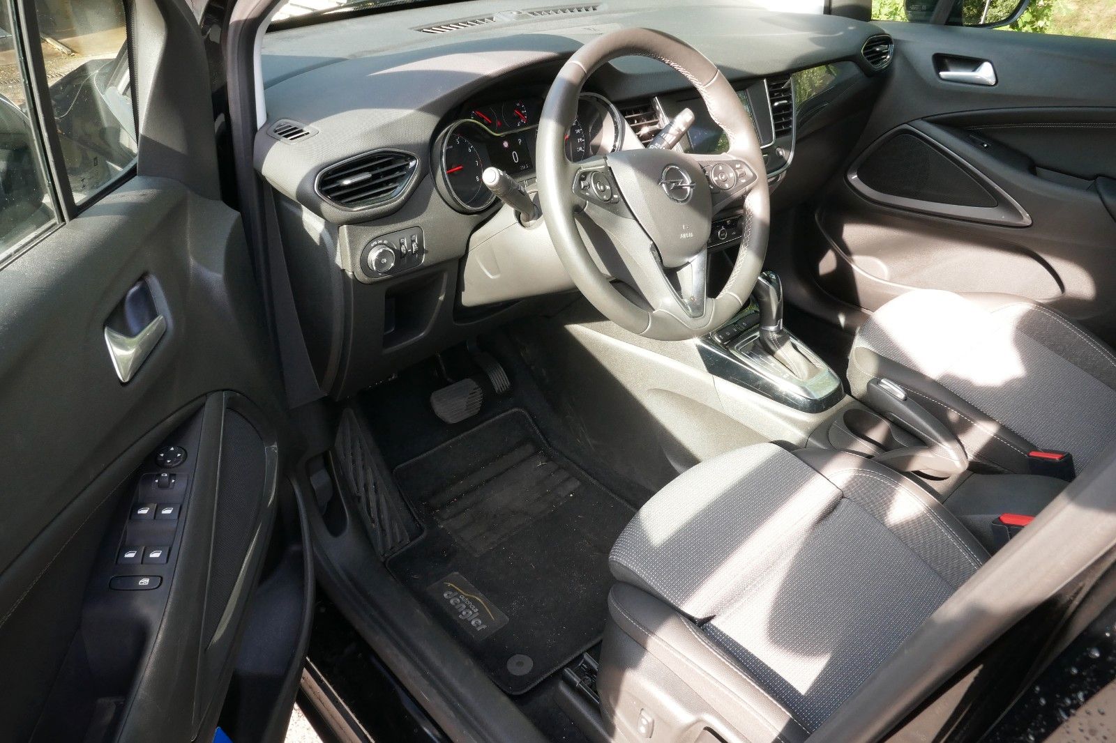 Fahrzeugabbildung Opel Crossland "Elegance" Automatik