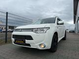 Mitsubishi Outlander PHEV Instyle 4WD - Mitsubishi Outlander: Instyle