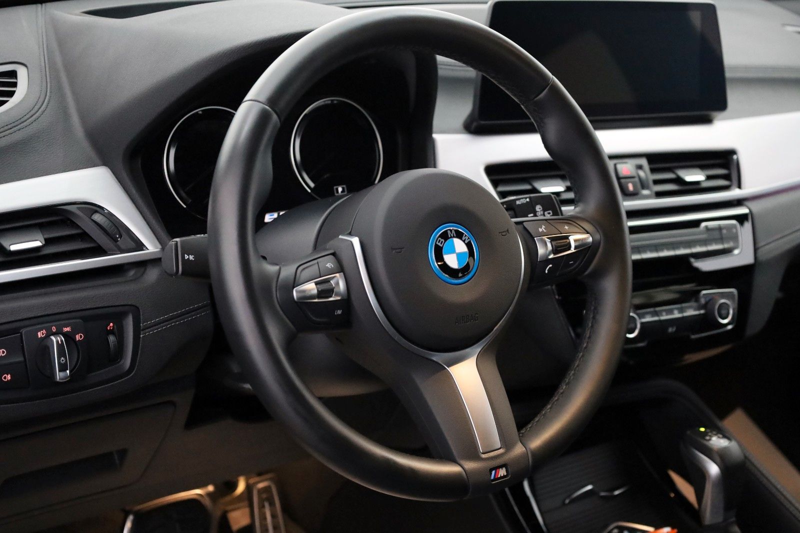 Fahrzeugabbildung BMW X2 xDrive25e M Sport,T.Leder,Navi,LED,Kamera,H&K