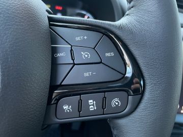 Fahrzeugabbildung Jeep Renegade S Plug-In-Hybrid 4XE / Weiß / Vorführer