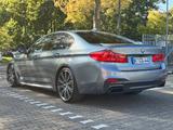 BMW M550i xDrive S-Dach/HUD/AHK/H+K/EU6/DE-Fahrzeug - BMW M550 mit Benzin-Antrieb: Limousine