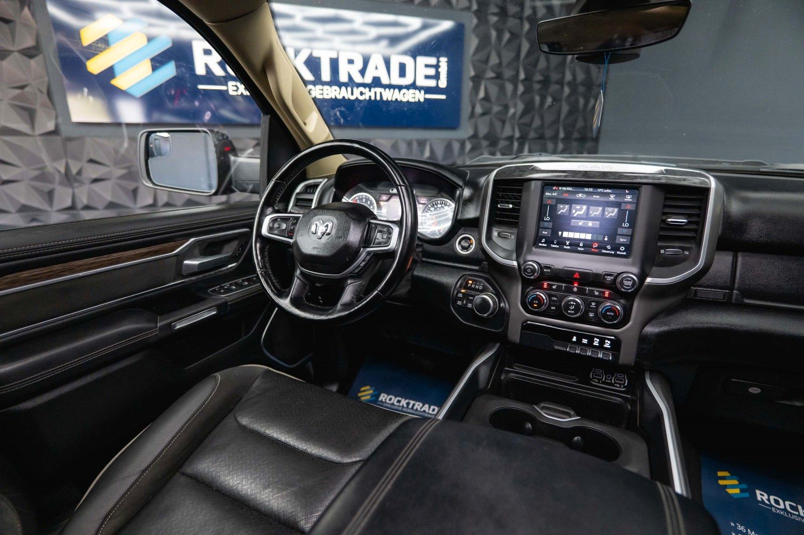Fahrzeugabbildung Dodge RAM 5.7 V8 HEMI 4x4 NIGHT LARAMIE *Unfallfrei*