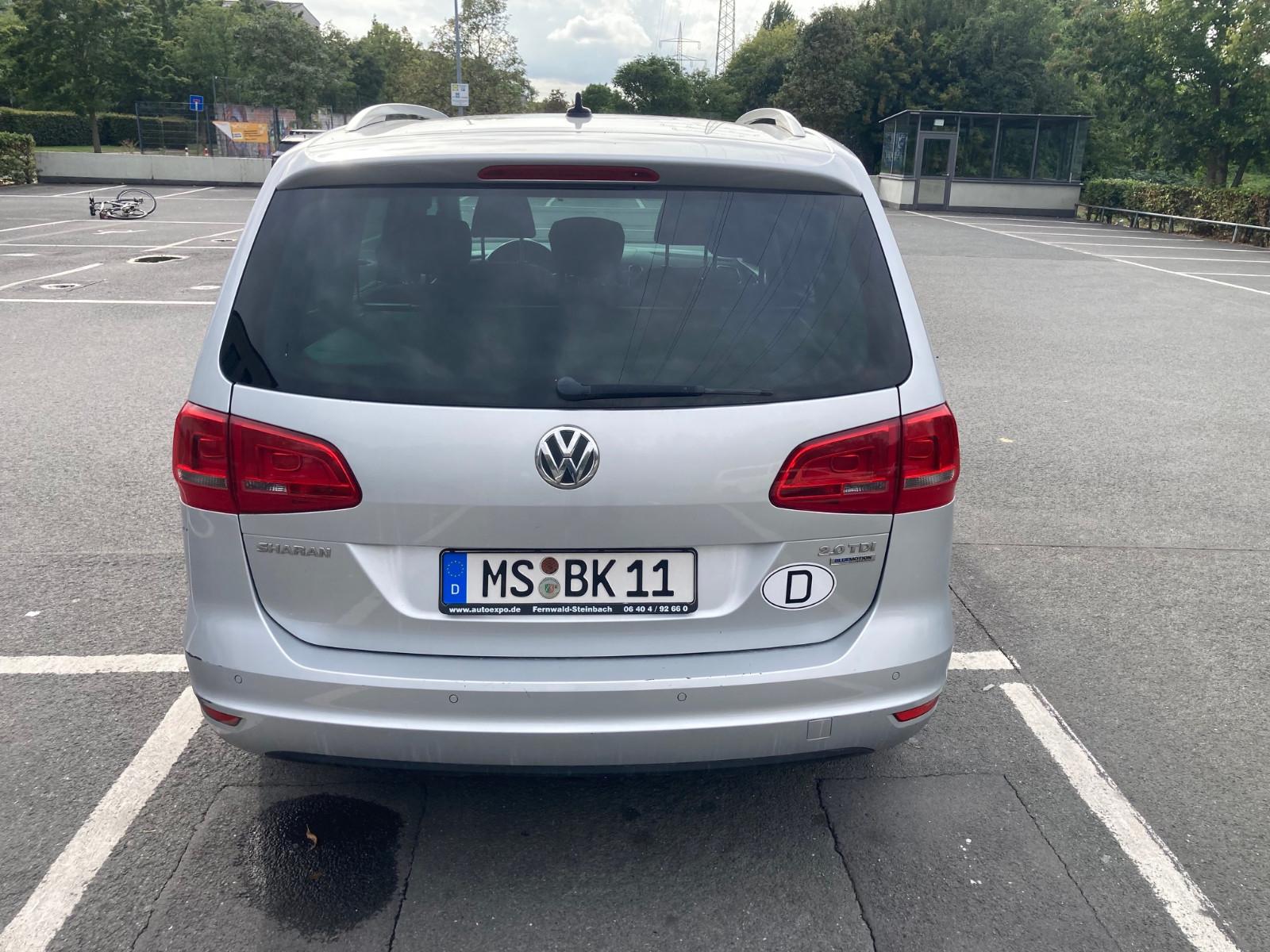 Volkswagen Sharan 2012 — rear view