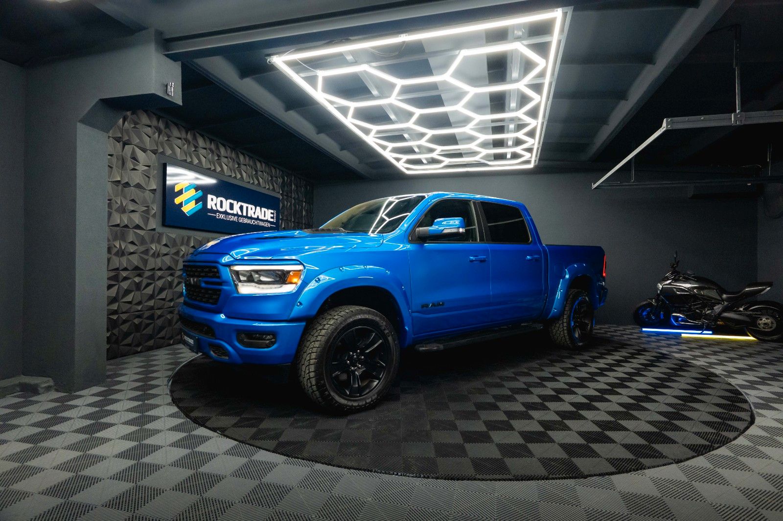 Fahrzeugabbildung Dodge RAM 5.7 V8 HEMI 4x4 NIGHT GT SPORT Night-Paket