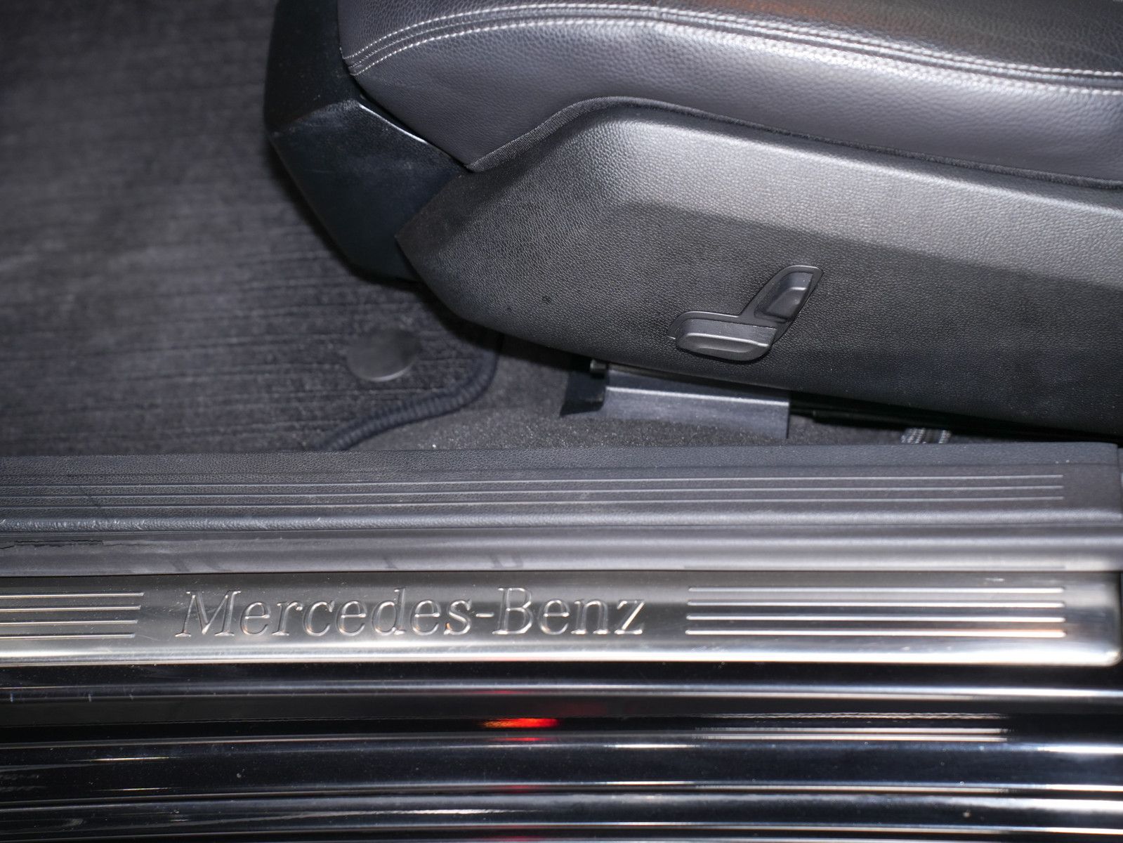 Fahrzeugabbildung Mercedes-Benz E 220 CDI Avantgarde - ILS|S-Dach|Stzhzg|Parkass