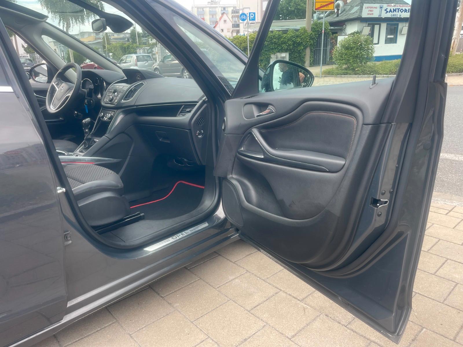 Opel Zafira 2015 — фото 17