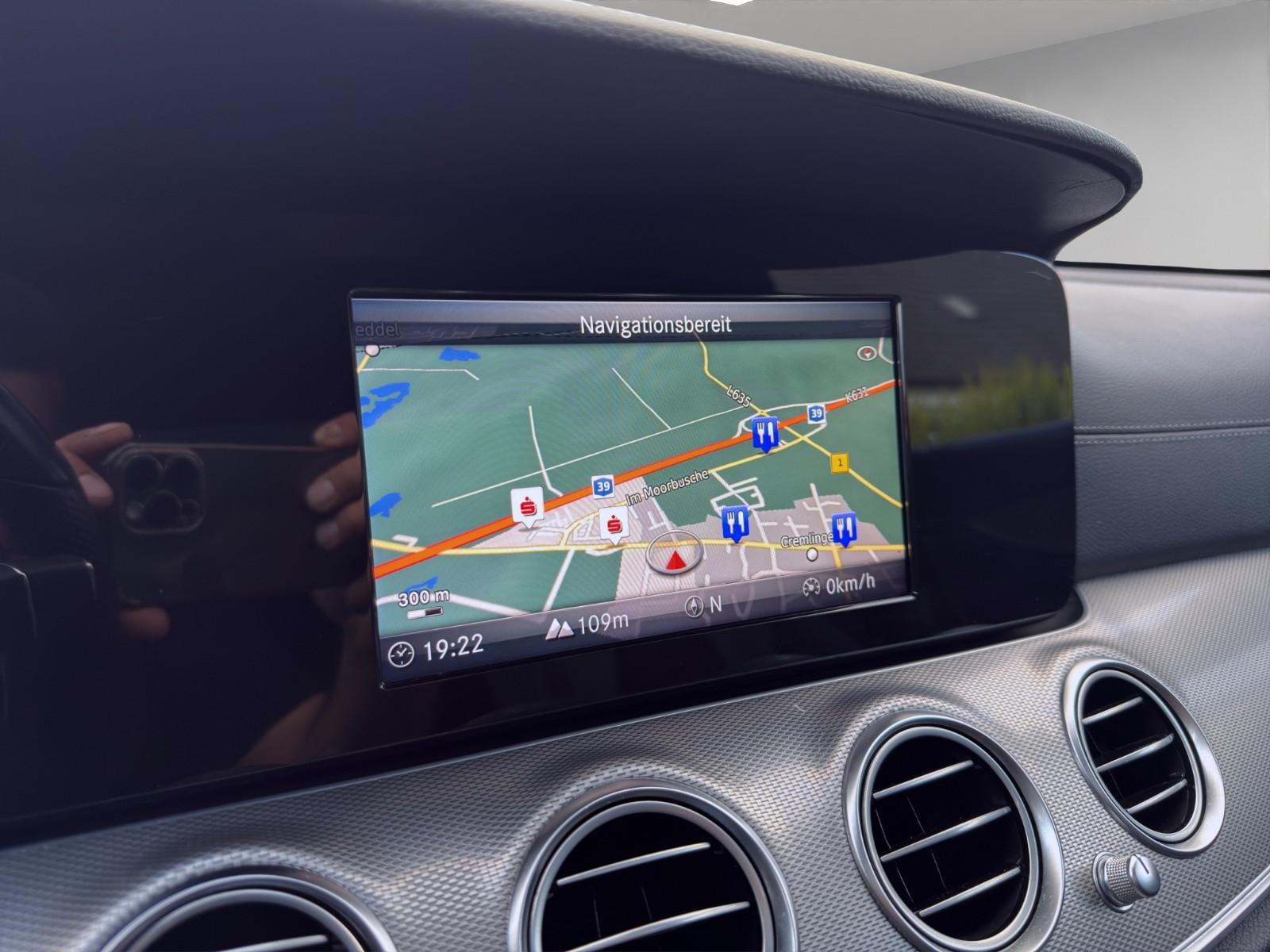 Mercedes-Benz E 220d AMG 9G SHD MULTIB NAVI TOTW CAM TEMP