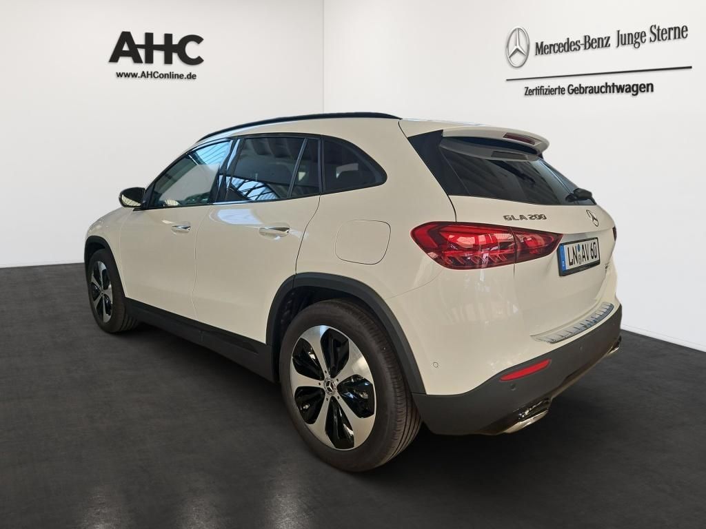 Fahrzeugabbildung Mercedes-Benz GLA 200 + PROGRESSIVE+NIGHT+AHK+KEYLESS+WINTER +