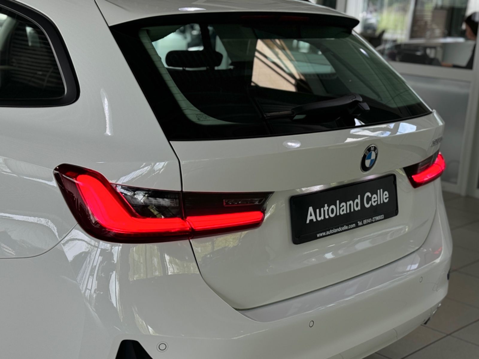 Fahrzeugabbildung BMW 330e Advantage DAB CockPit+ Sitzheizung PDC LED