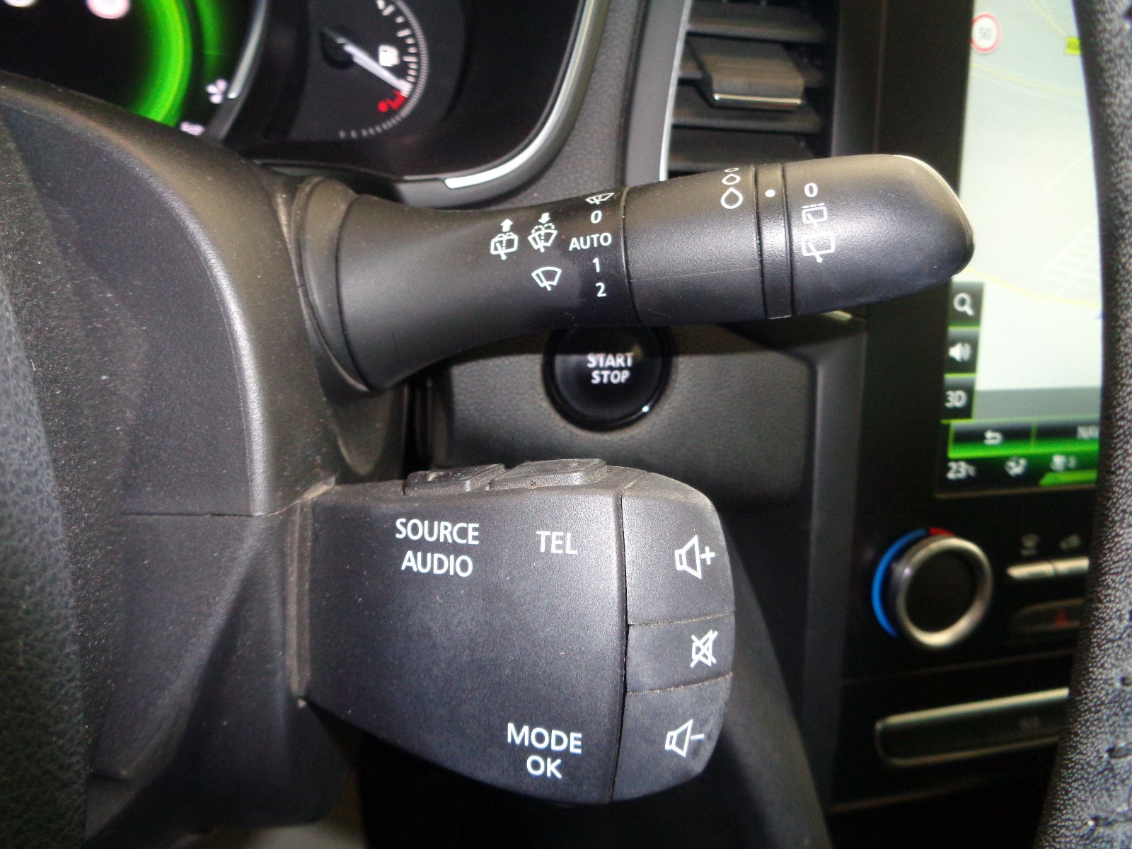 Fahrzeugabbildung Renault Megane ENERGY TCe 130  Head-Up/ LED / NAVI /