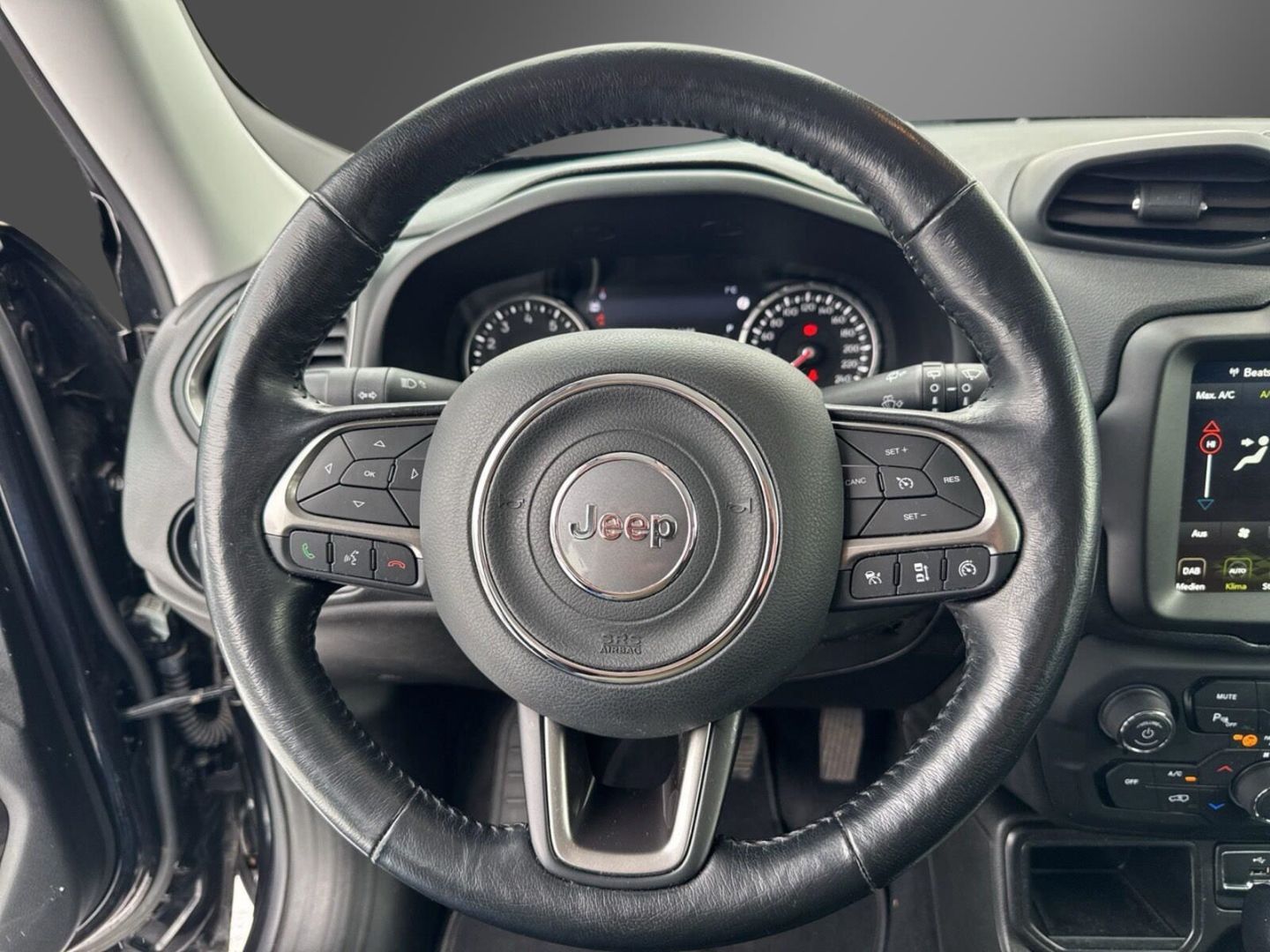 Fahrzeugabbildung Jeep Renegade Limited FWD 1.3 T-GDI -Navigation-LED-