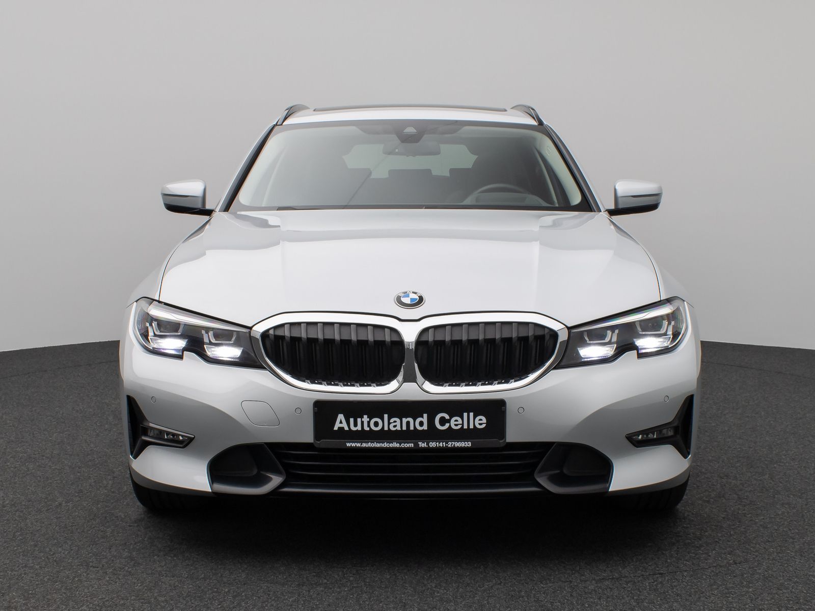 Fahrzeugabbildung BMW 330d xD Sport Line Kamera Panorama HUD DAB H/K