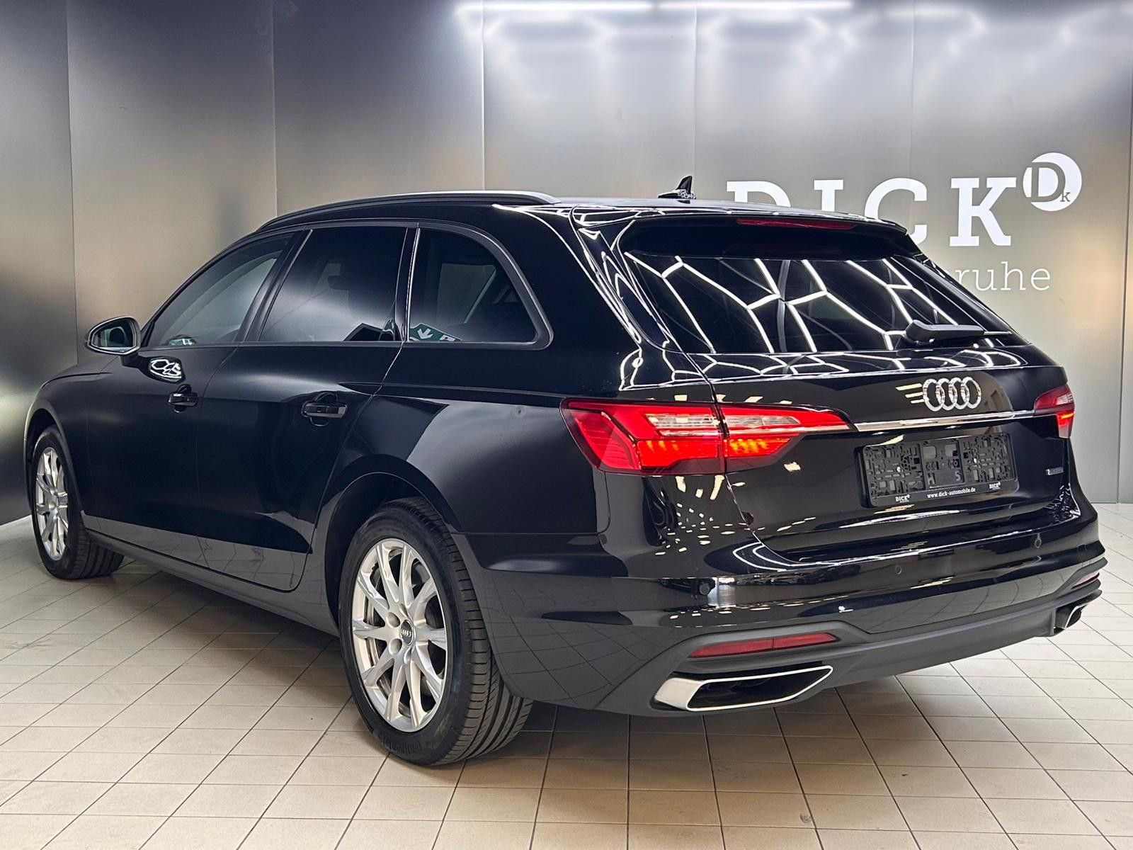 Fahrzeugabbildung Audi A4 45 TDI Quatt Tipt Sport LEDER+SHZ+NAV+LED+ACC