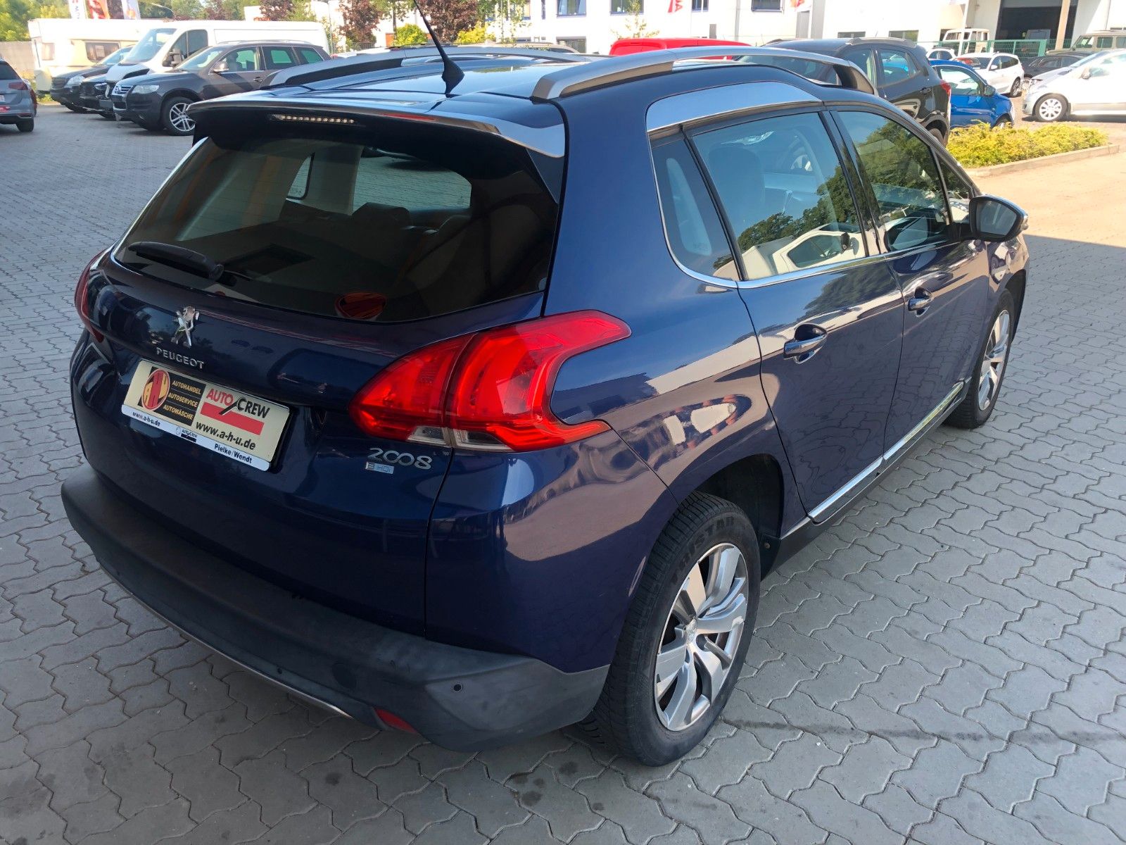 Fahrzeugabbildung Peugeot 2008 Allure Klimaautomatik Parkpilot
