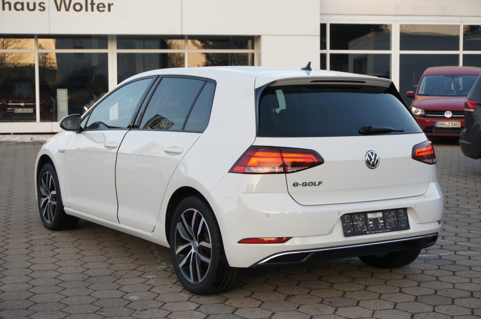 Fahrzeugabbildung Volkswagen Golf VII e-Golf LED CCS NAVI SHZ ACC PDC
