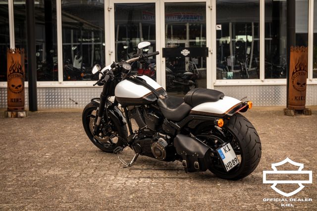 Fahrzeugabbildung Harley-Davidson CVO PRO STREET 110 cui FXSE - JEKILL&HYDE