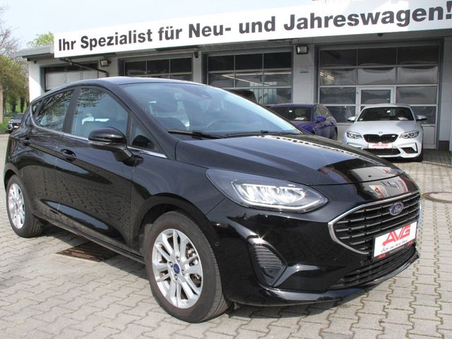 Ford Fiesta Titanium AdaptivLED Klimaaut CAM ALU NAV-