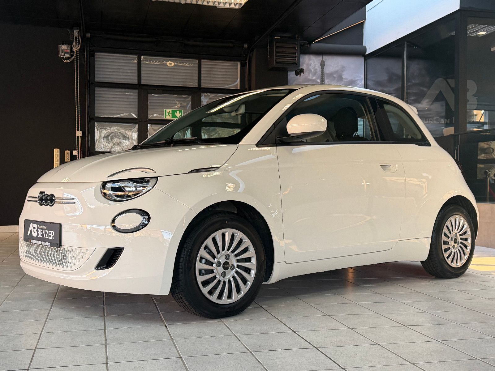Fahrzeugabbildung Fiat 500e/TEMPOMAT/APPLE/KLIMA/SPURHALTEASSISTE