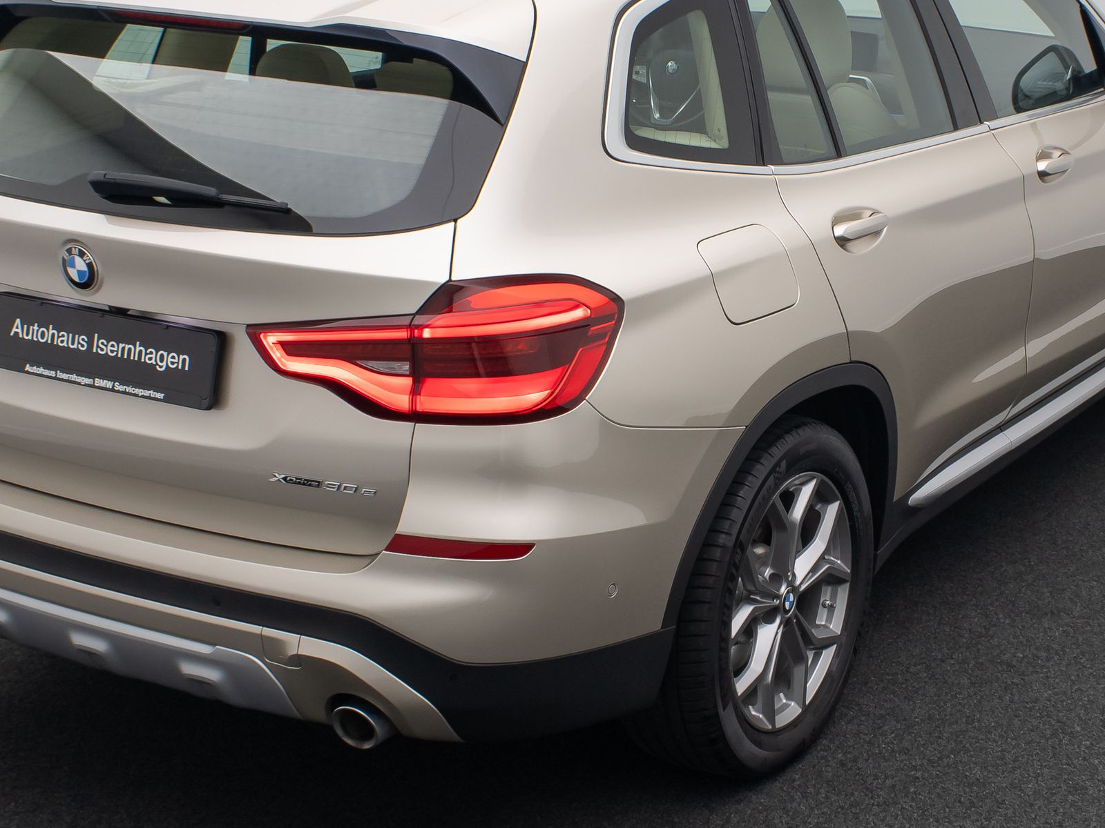 Fahrzeugabbildung BMW X3 xD30e xLine HUD 360°DAB Alarm HiFi Individual