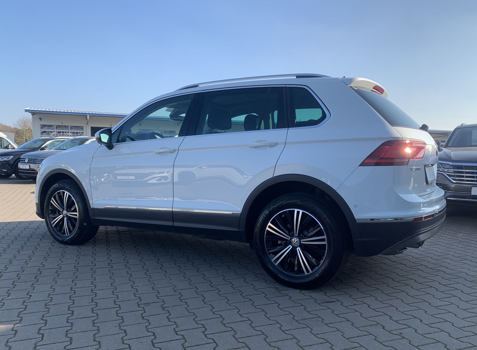 Fahrzeugabbildung Volkswagen Tiguan 2.0 TDI*Highline*4Motion*LED*Cam*STHZ*
