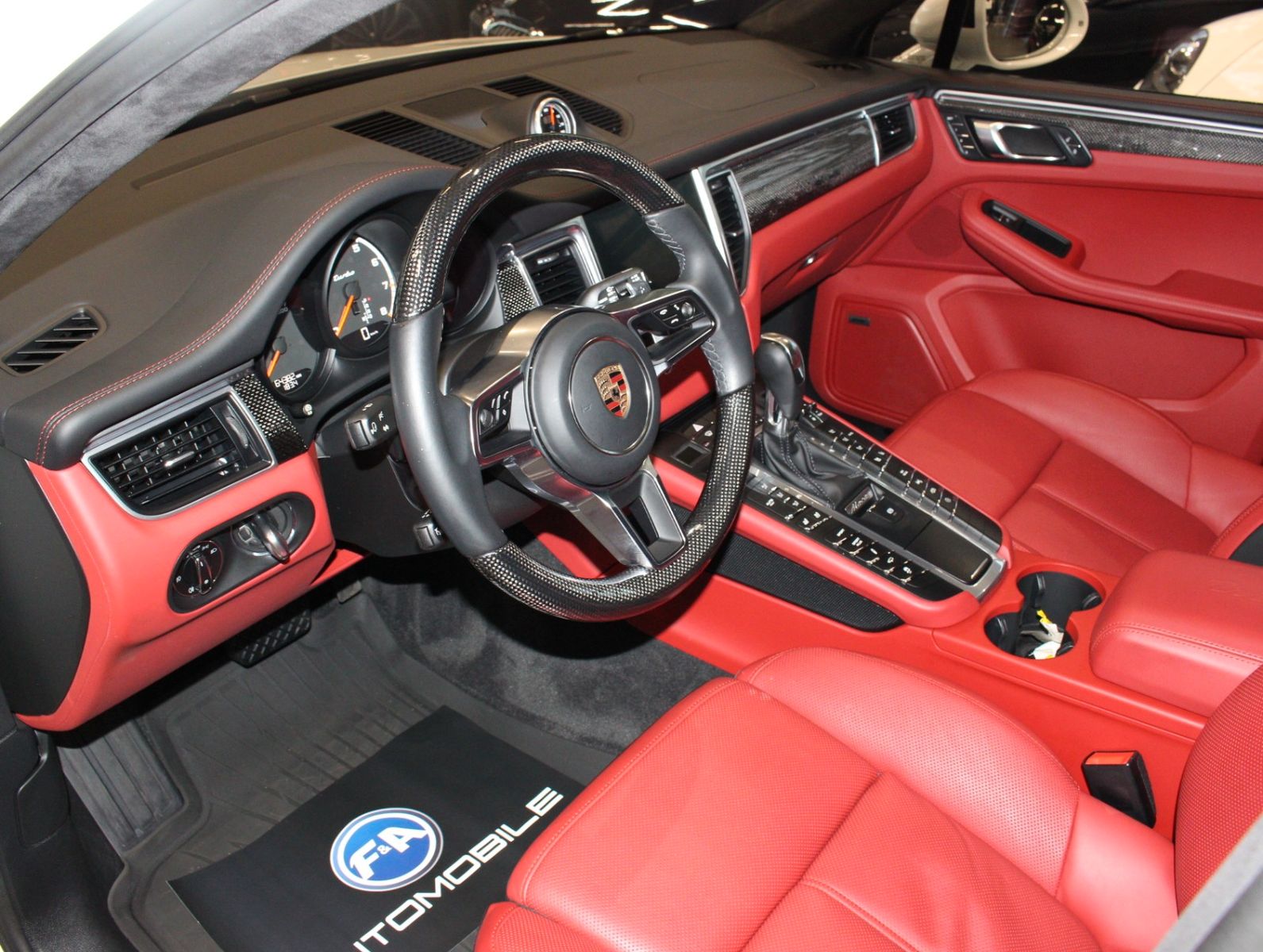 Fahrzeugabbildung Porsche Macan Turbo mit Performance Paket*2.Hand*Kamera