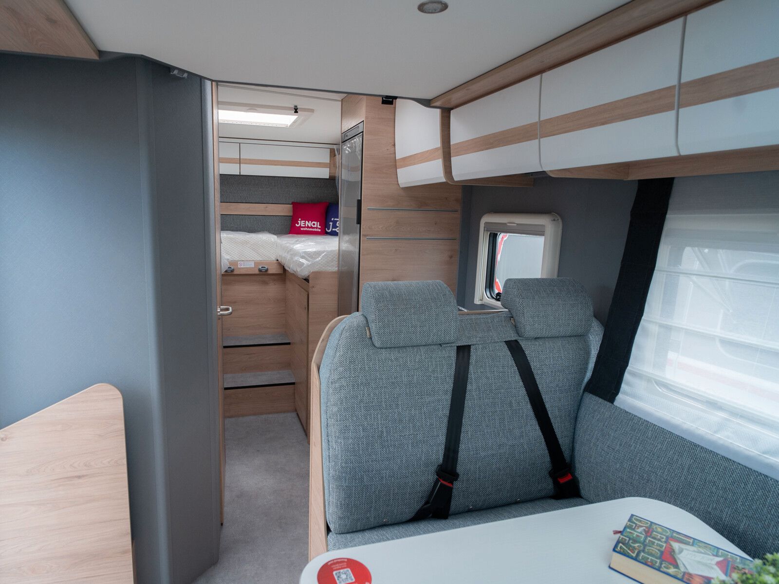 Fahrzeugabbildung Dethleffs Just Camp T 6812 EB Hubbett, Lithium, Rahmenfen.