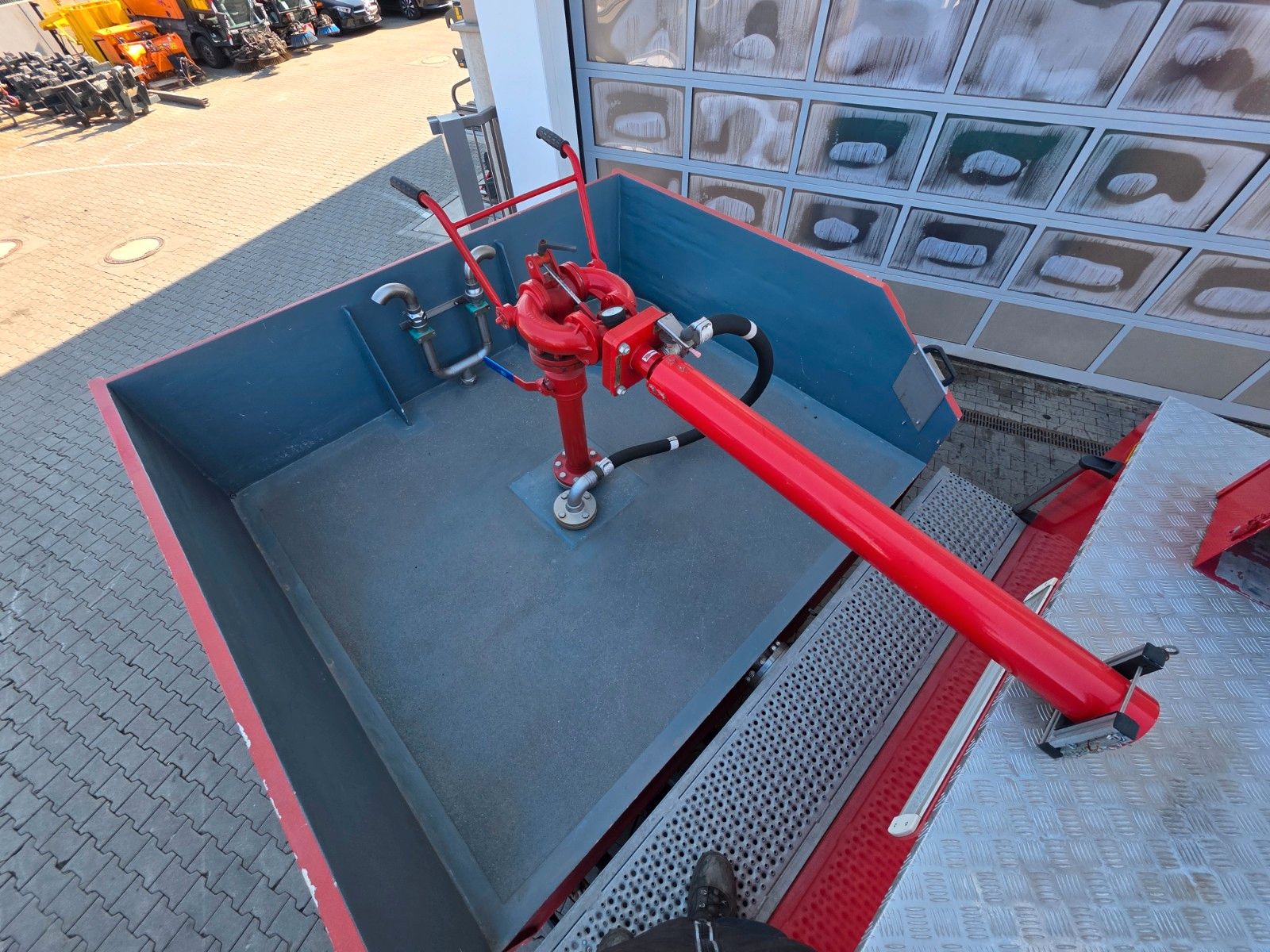 Fahrzeugabbildung MAN LE 8.150 Schaum 2.500 Liter Schmitz SLF 25/25