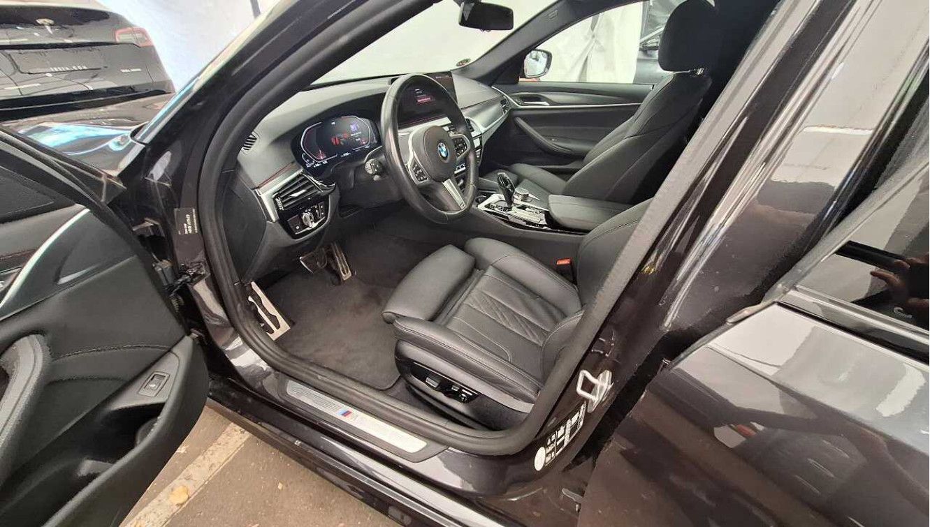 Fahrzeugabbildung BMW 530d xDr M Sport LED/ACC/NAVI/VIRTU/HIFI/19"LM