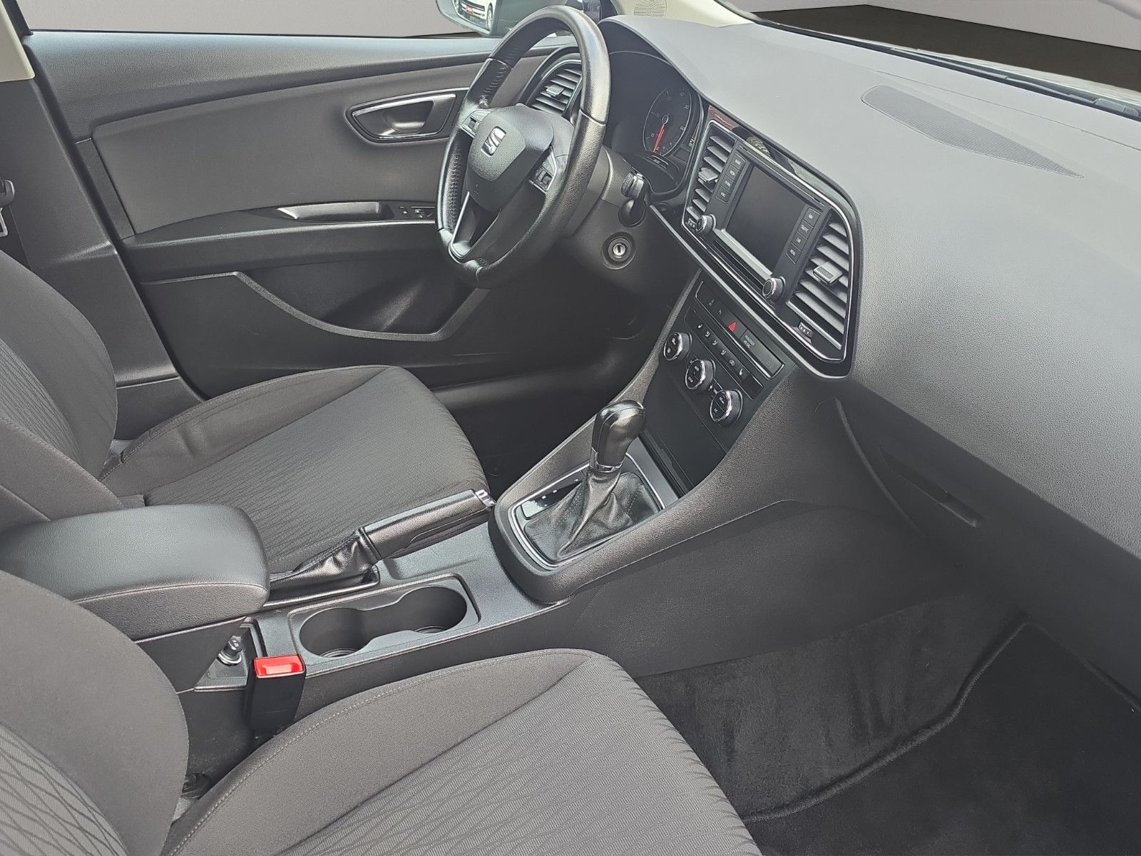 Fahrzeugabbildung SEAT Leon Style Diesel DSG-AUTOMATIK Temp PDC Klima