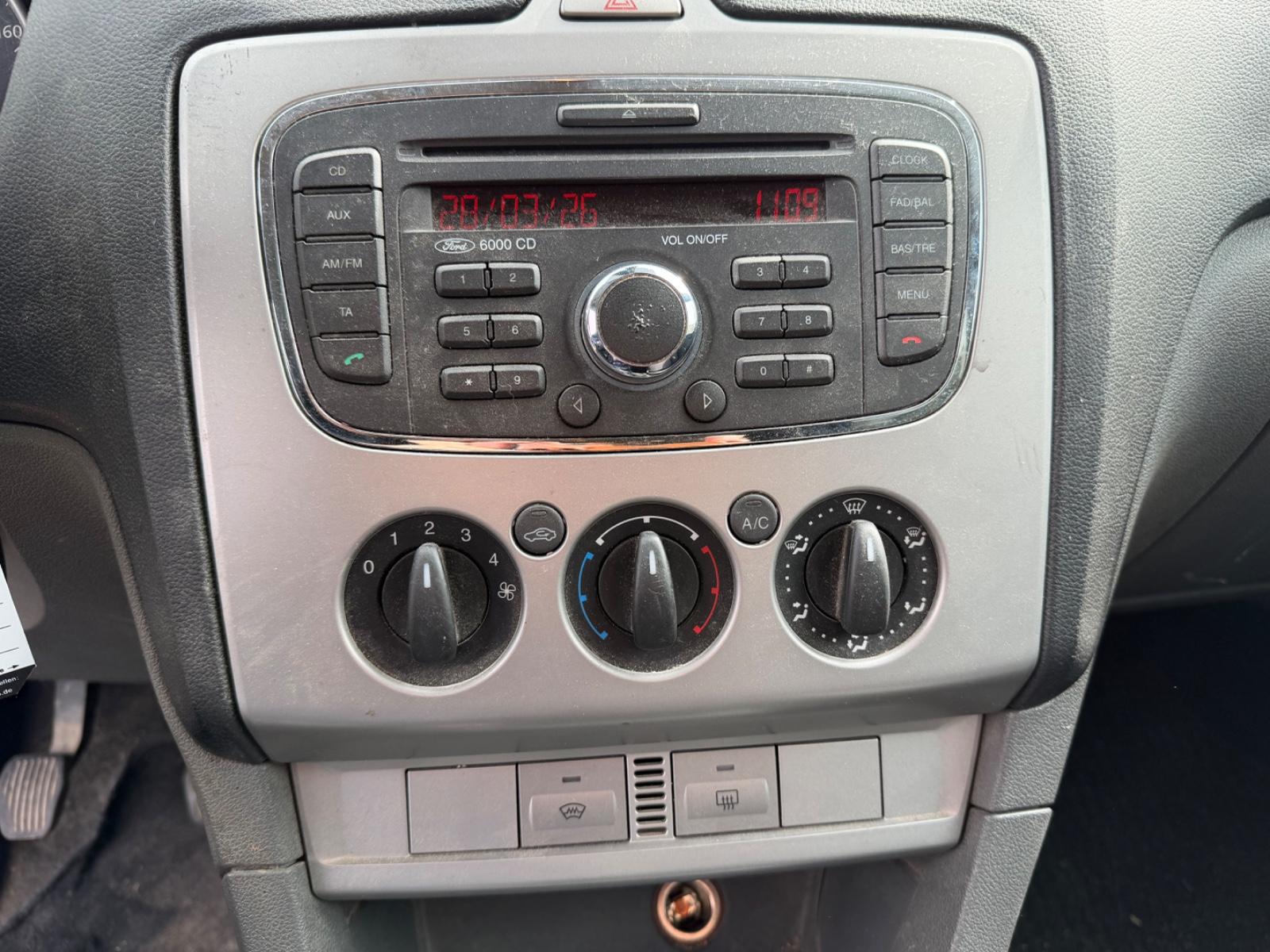 Ford Focus 2009 — photo 13
