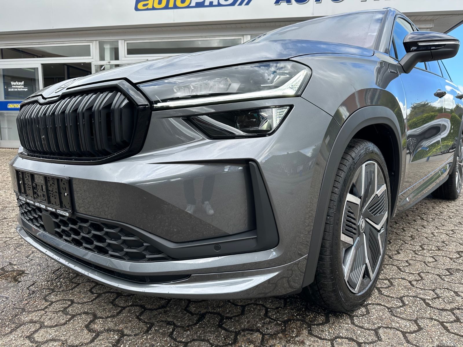 Fahrzeugabbildung SKODA Kodiaq 1.5 TSI Sportline DSG AHK/Matrix/Navi/ACC