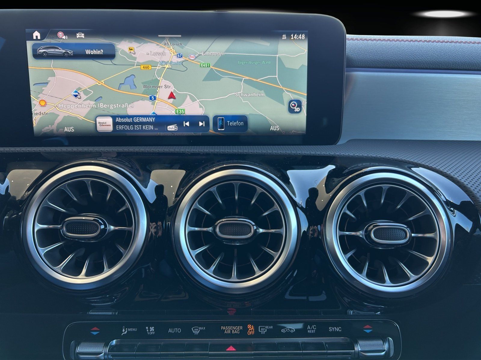 Fahrzeugabbildung Mercedes-Benz CLA 200 d Shooting Brake AMG Distronic PANO 360°