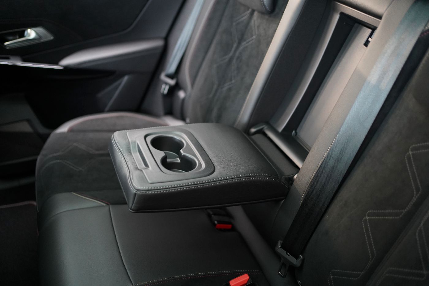 Fahrzeugabbildung DS Automobiles DS7 BlueHDi 130 EAT8 Performance Line+ Focal Nav
