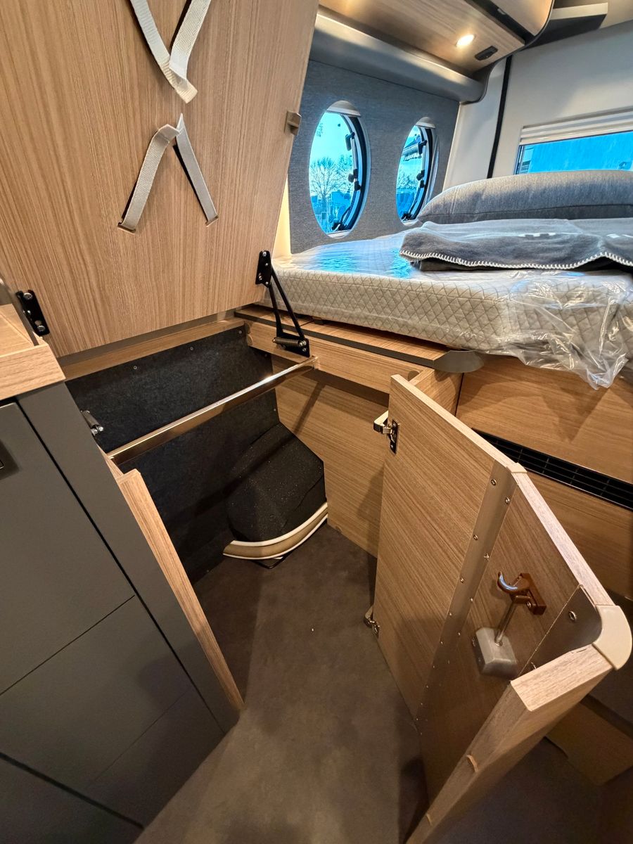 Fahrzeugabbildung Malibu Van Family 4 GT 640 RB Aufstelldach MJ26 lucca