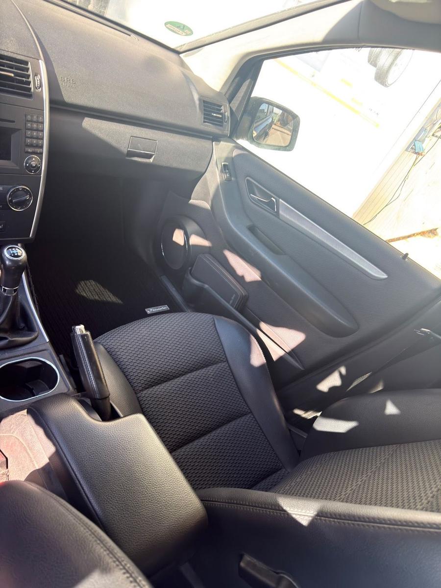 Mercedes-Benz A180 2010 — photo 8