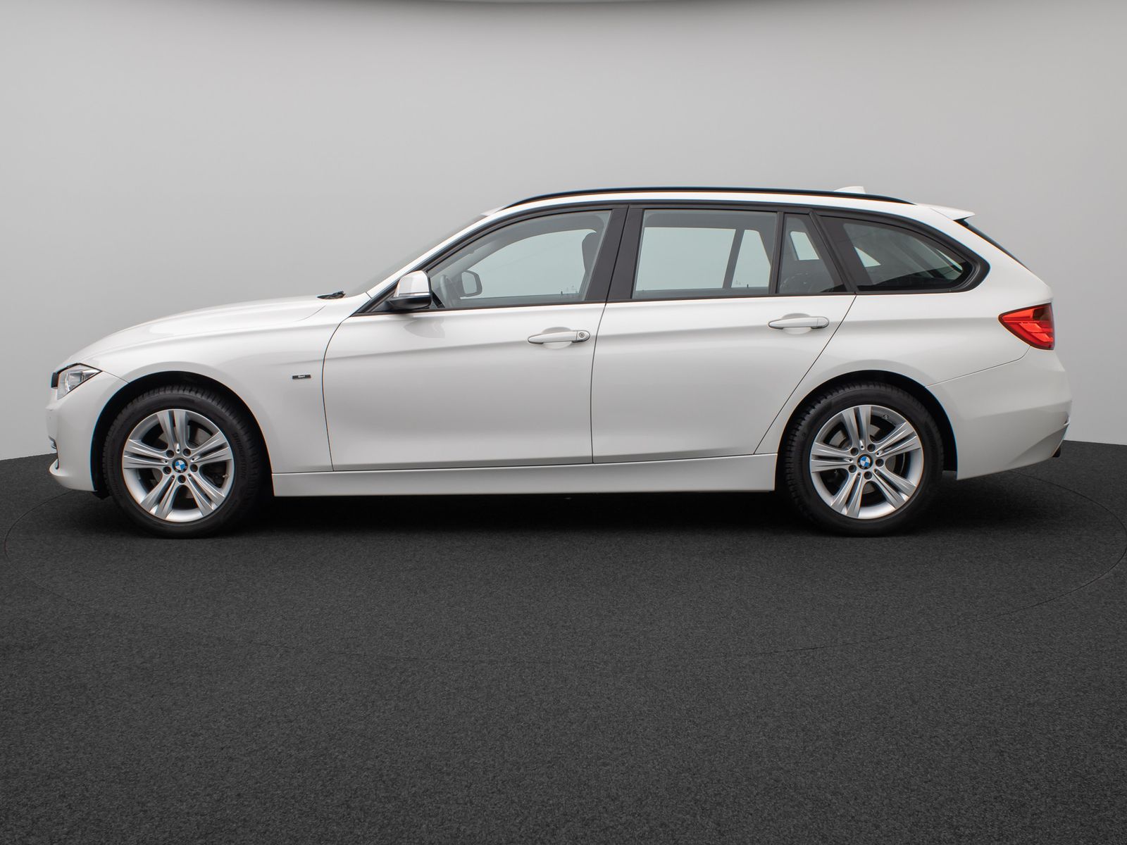 Fahrzeugabbildung BMW 320d Sport Line Xenon NaviPro HUD PDC FernlichtA