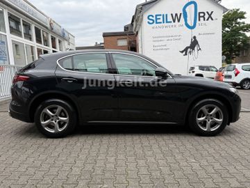 Alfa-Romeo Stelvio - 5