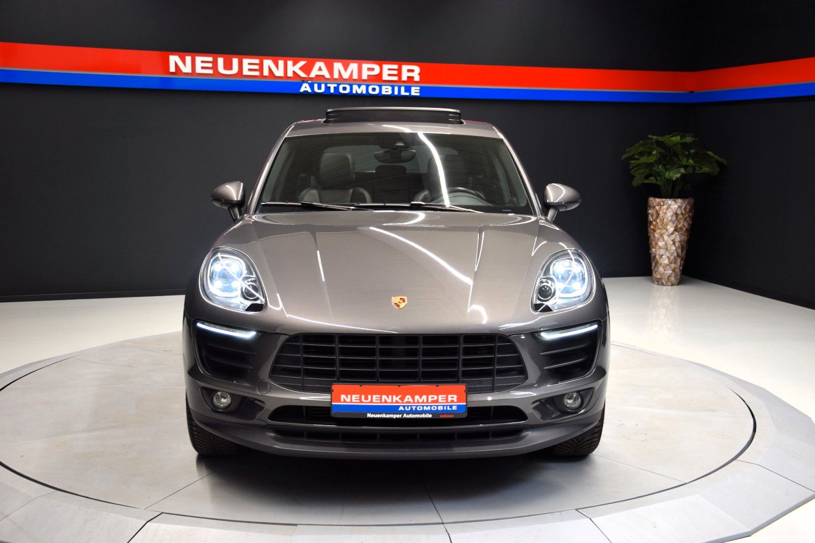 Fahrzeugabbildung Porsche Macan PDLS Leder Pano Memory PASM Kamera CarPlay