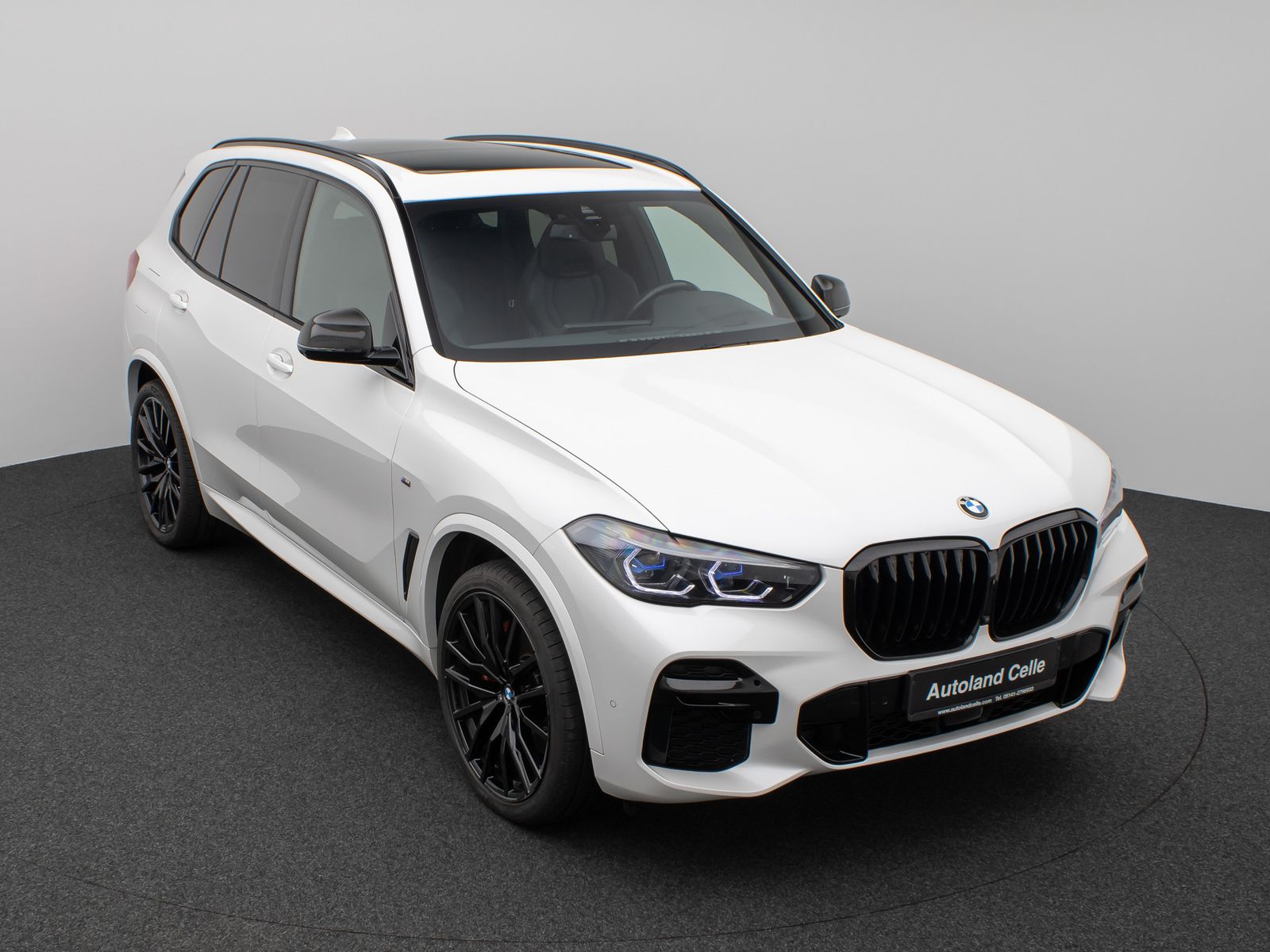 Fahrzeugabbildung BMW X5 xD30d M Sport Panorama Laser 360°HUD DAB B&W