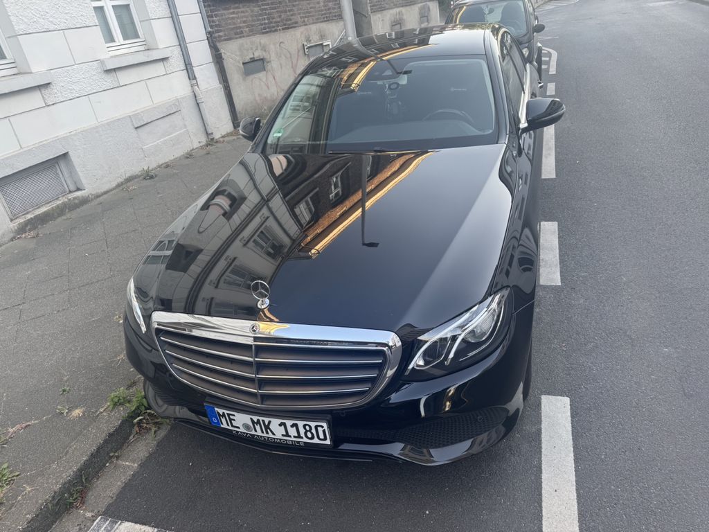 Image of Mercedes-Benz E 220