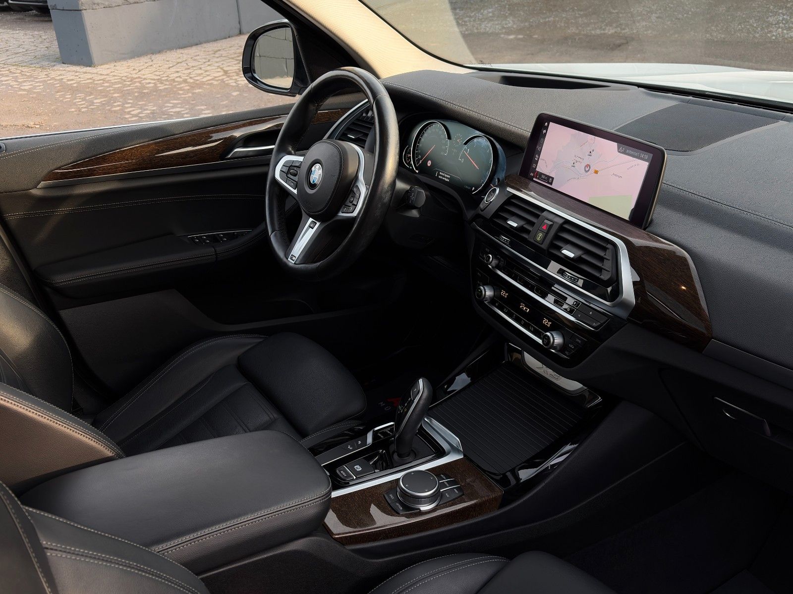 Fahrzeugabbildung BMW X3 xDrive 30i Luxury Line Pano Akustik Komf. HuD