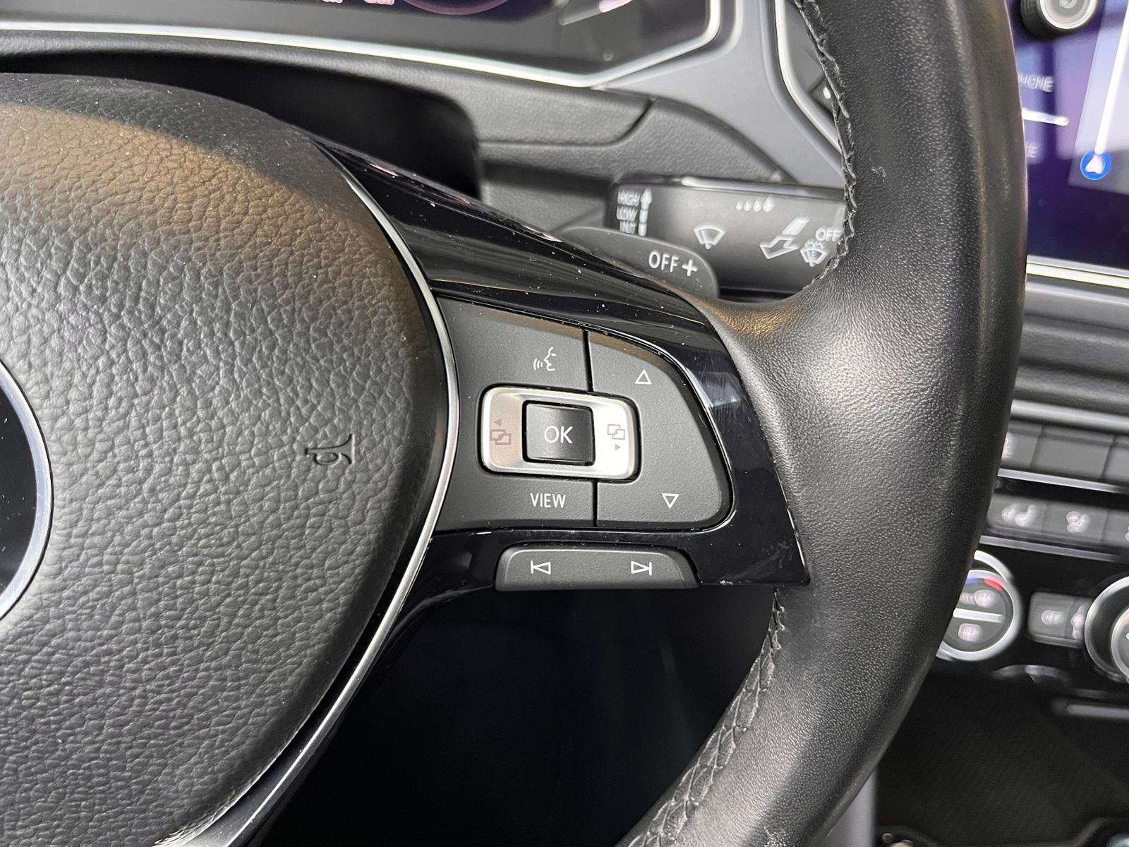 Fahrzeugabbildung Volkswagen T-Roc Cabriolet R-Line AHK LED NAV ACC RFK 19"