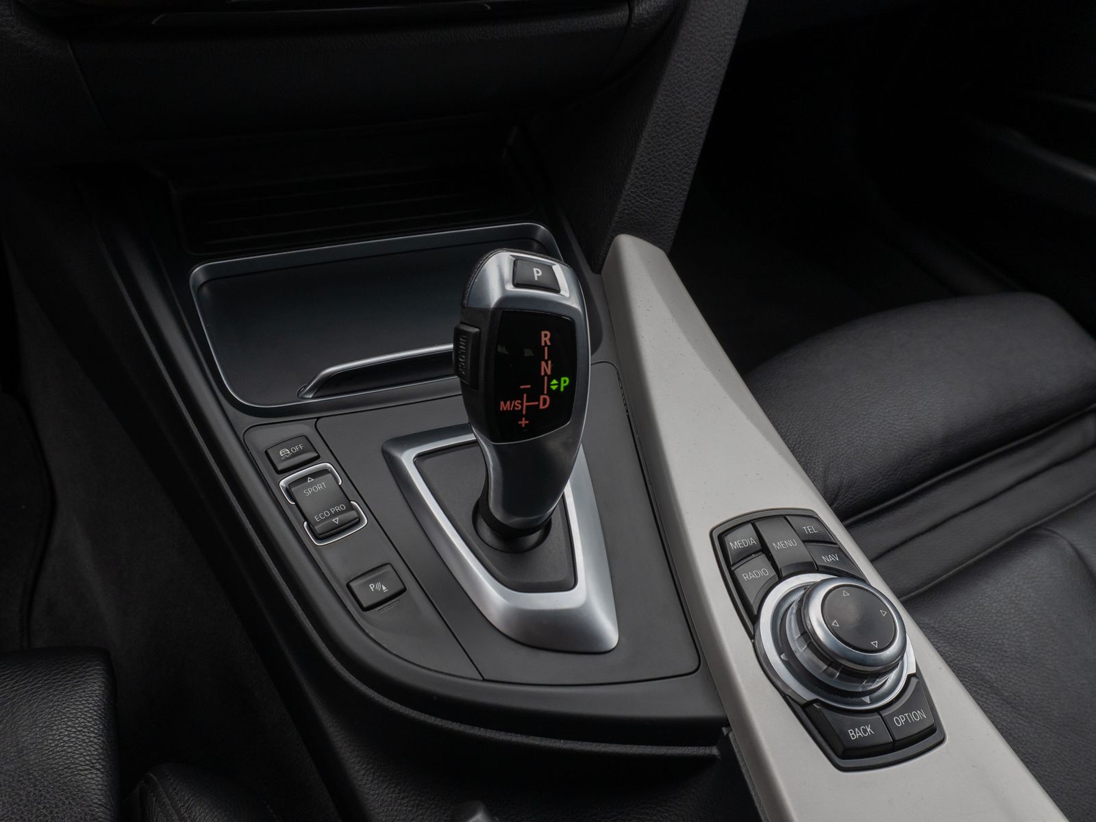 Fahrzeugabbildung BMW 320d xD Navi Lordos PDC LED Komfort AHK Sport