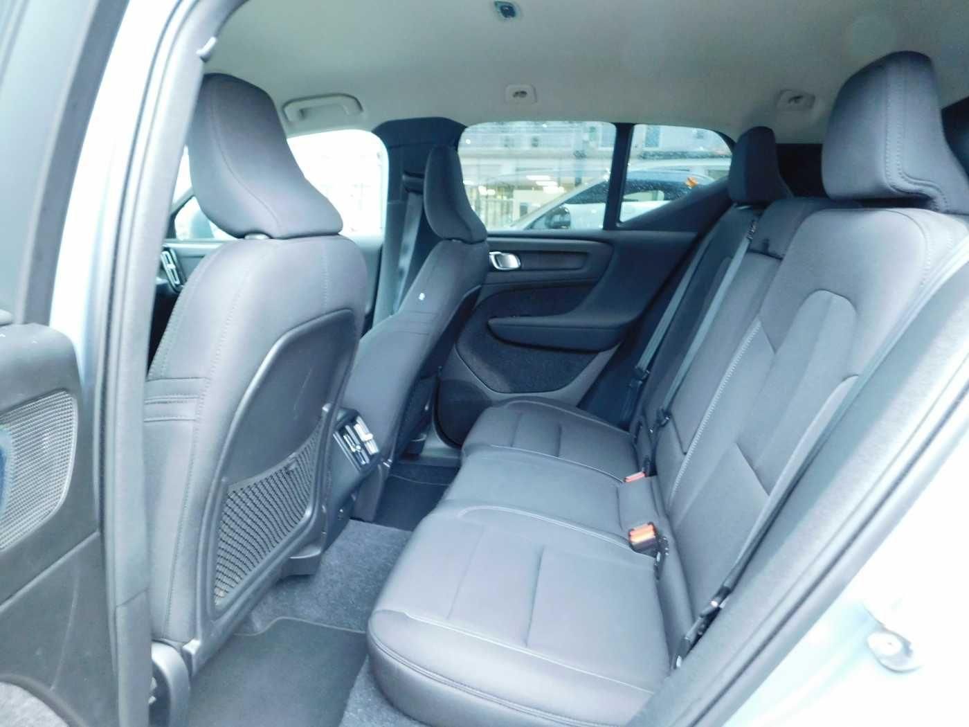 Fahrzeugabbildung Volvo XC40 T3 Geartronic Momentum Pro 'SHZ, LED, ALU'