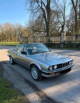 BMW E 30 320 i Cabrio 2. Hand Top Zustand ... - BMW 320 aus 1988: 320i
