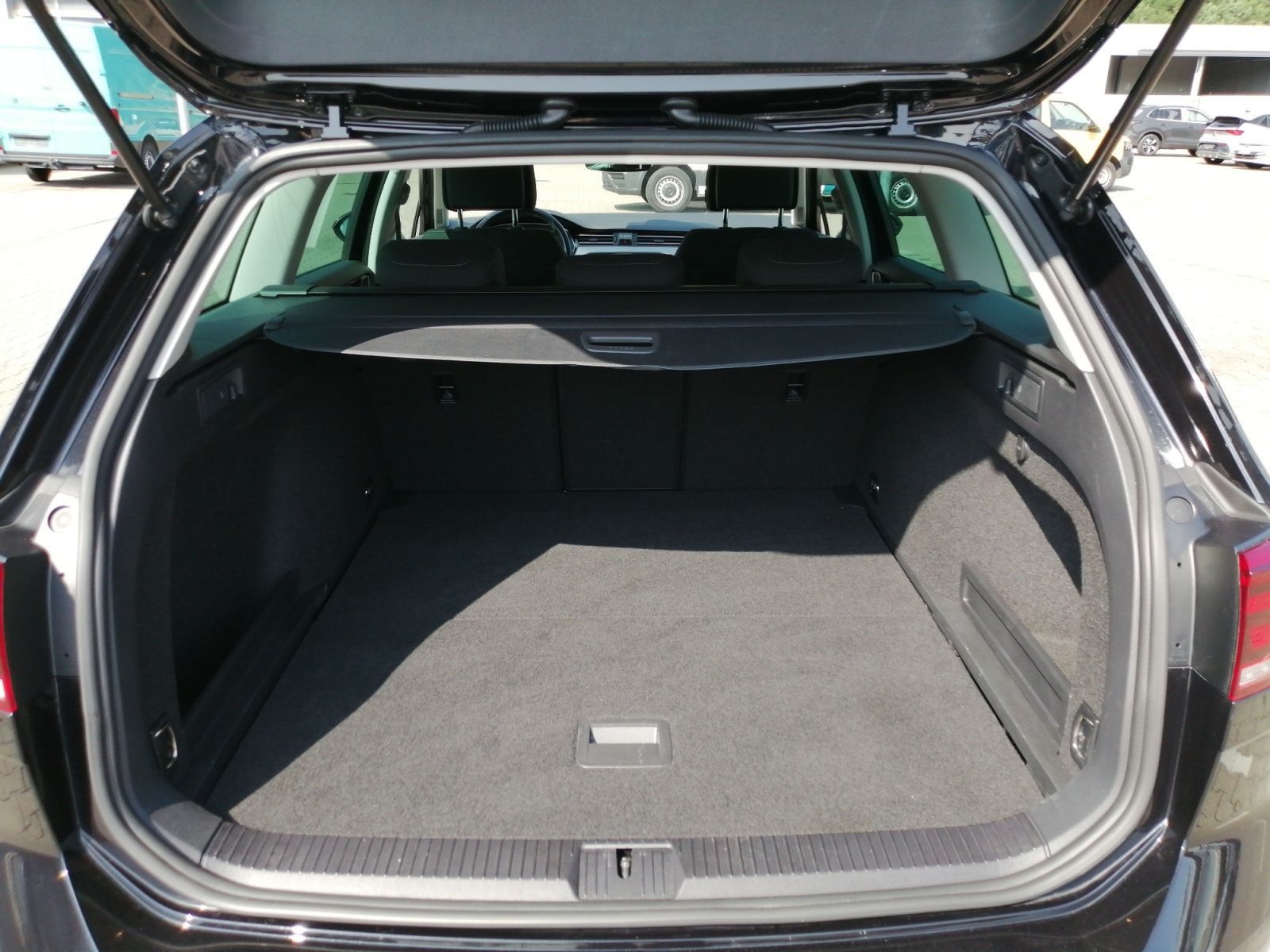 Volkswagen Passat Variant - Bild 18